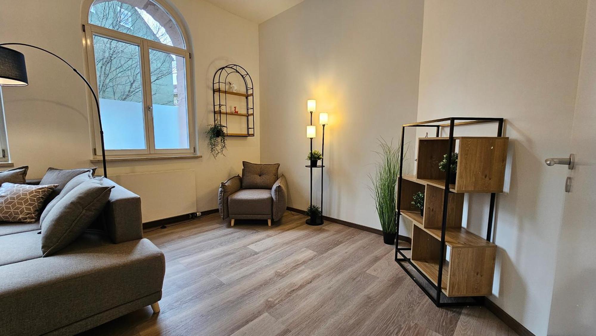 Yfb-170m2 Fuer Bis Zu 15, Modern, 1min Zu Ubahn, Ruhige Lage, Parkplaetze, Wifi, Netflix, Kindergerecht Appartement Neurenberg