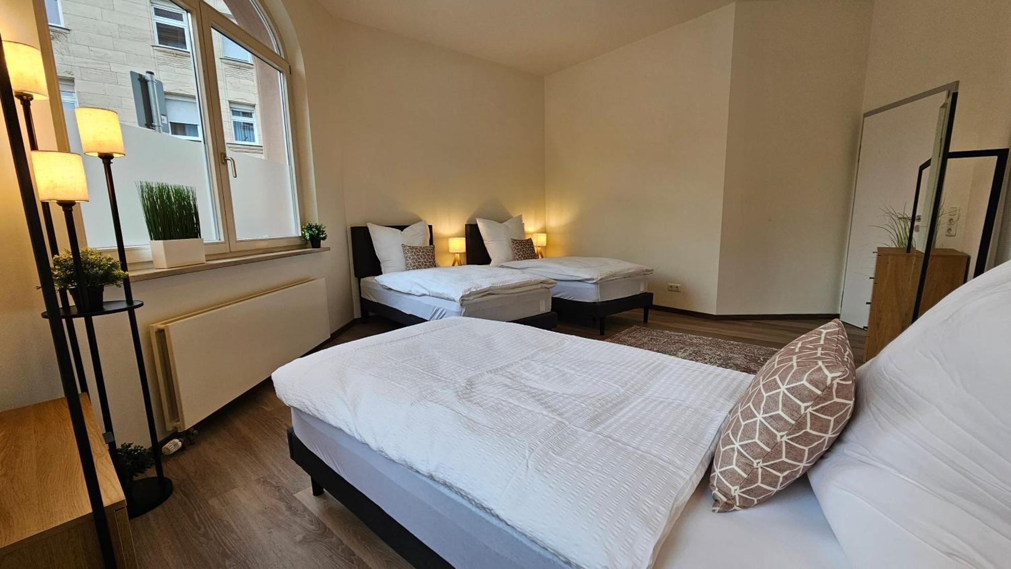 Yfb-170m2 Fuer Bis Zu 15, Modern, 1min Zu Ubahn, Ruhige Lage, Parkplaetze, Wifi, Netflix, Kindergerecht Appartement *