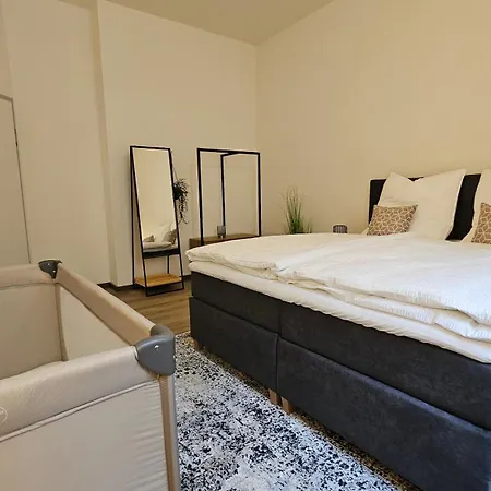 Yfb-170M2 Apartment Fuer Bis Zu 15, Modern, 1Min Zu Ubahn, Ruhige Lage, Parkplaetze, Wifi, Netflix, Kindergerecht Nuremberg Exterior photo