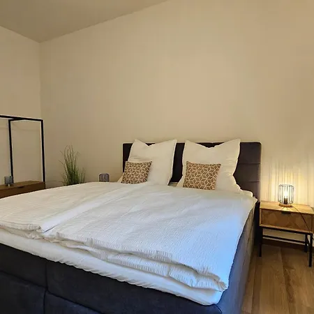 Yfb-170M2 Apartment Fuer Bis Zu 15, Modern, 1Min Zu Ubahn, Ruhige Lage, Parkplaetze, Wifi, Netflix, Kindergerecht Nuremberg Exterior photo