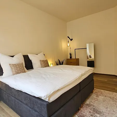 Yfb-170M2 Apartment Fuer Bis Zu 15, Modern, 1Min Zu Ubahn, Ruhige Lage, Parkplaetze, Wifi, Netflix, Kindergerecht Nuremberg Exterior photo