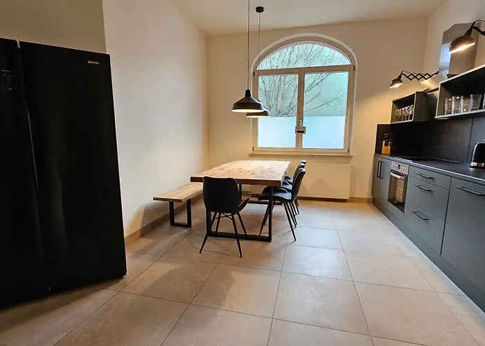 Yfb-170M2 Apartment Fuer Bis Zu 15, Modern, 1Min Zu Ubahn, Ruhige Lage, Parkplaetze, Wifi, Netflix, Kindergerecht