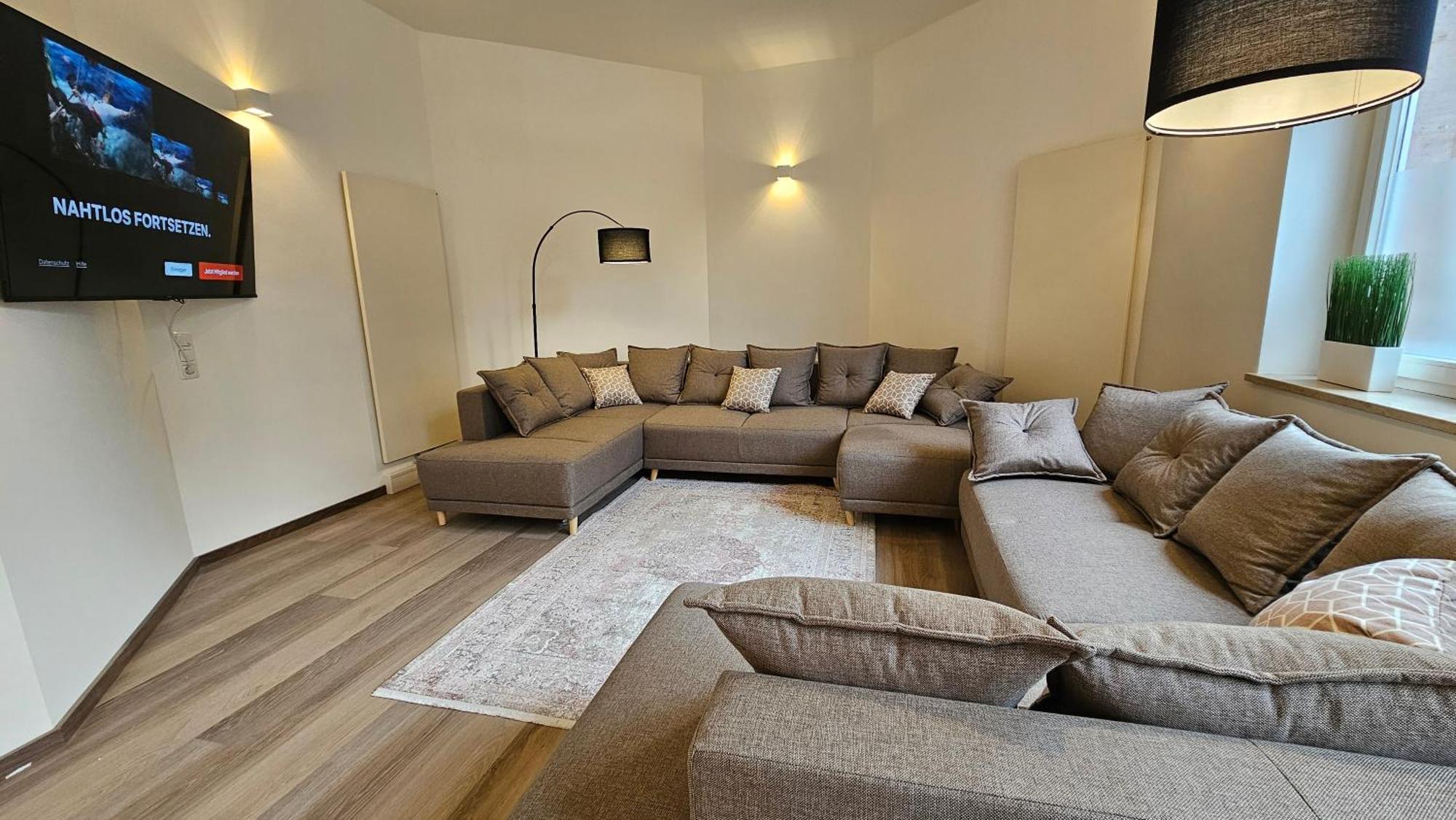 Apartment Yfb-170m2 Fuer Bis Zu 15, Modern, 1min Zu Ubahn, Ruhige Lage, Parkplaetze, Wifi, Netflix, Kindergerecht Nuremberg