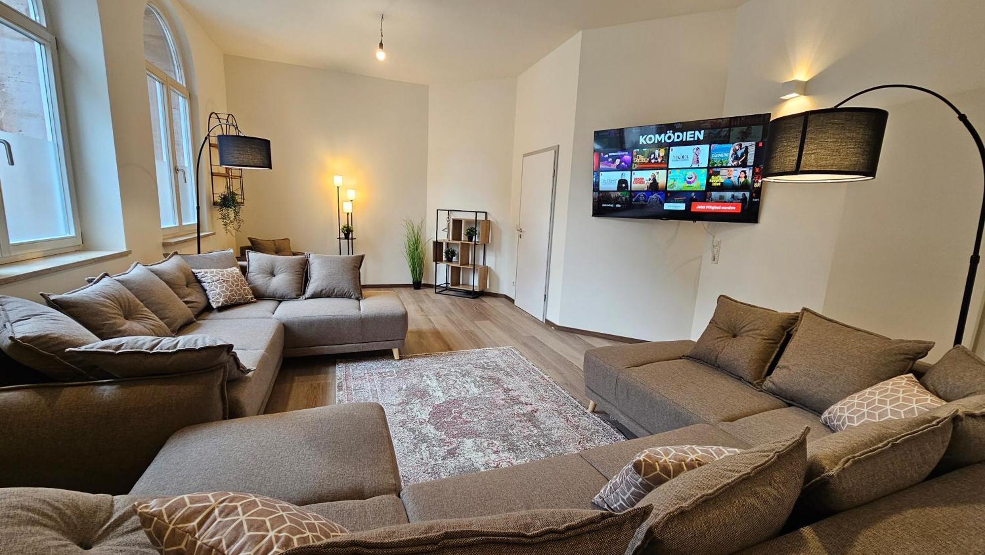 Yfb-170m2 Fuer Bis Zu 15, Modern, 1min Zu Ubahn, Ruhige Lage, Parkplaetze, Wifi, Netflix, Kindergerecht Apartment