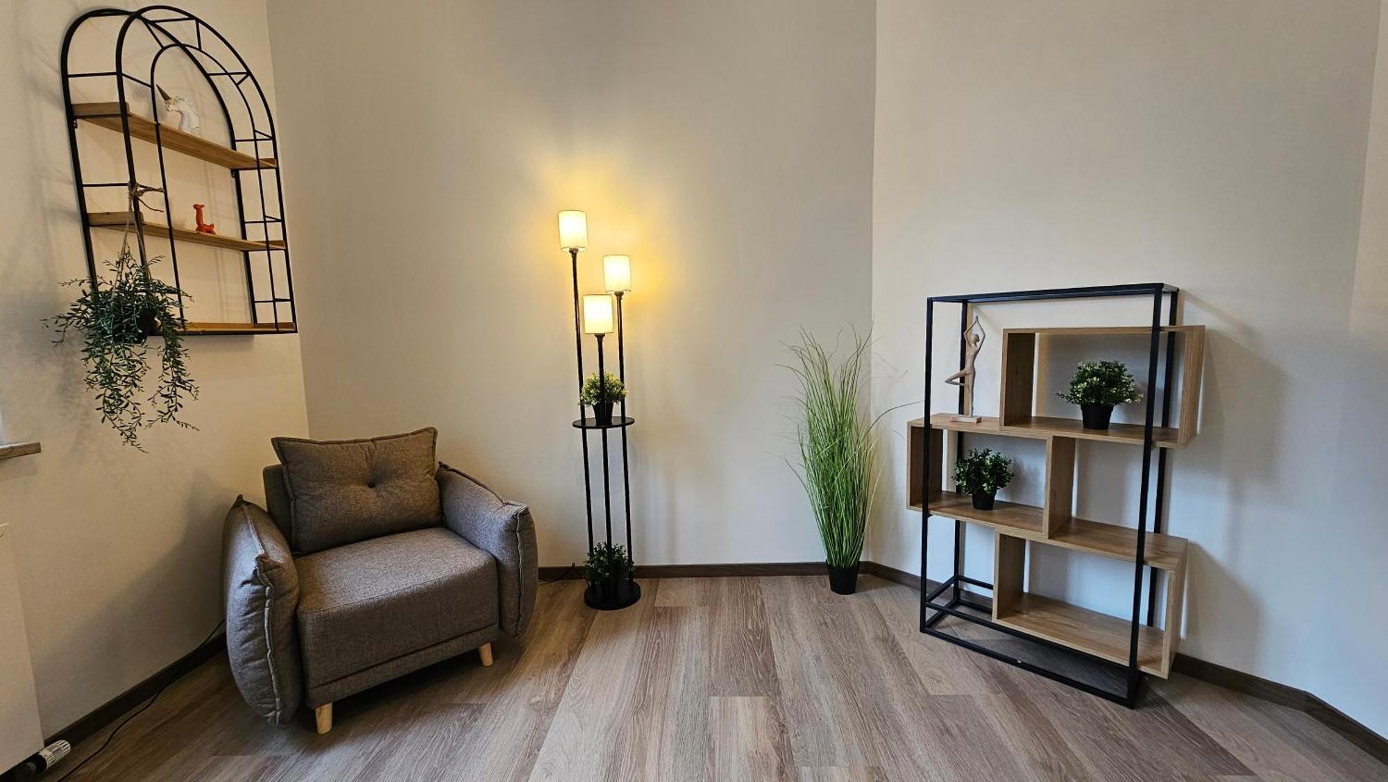 Apartment Yfb-170m2 Fuer Bis Zu 15, Modern, 1min Zu Ubahn, Ruhige Lage, Parkplaetze, Wifi, Netflix, Kindergerecht