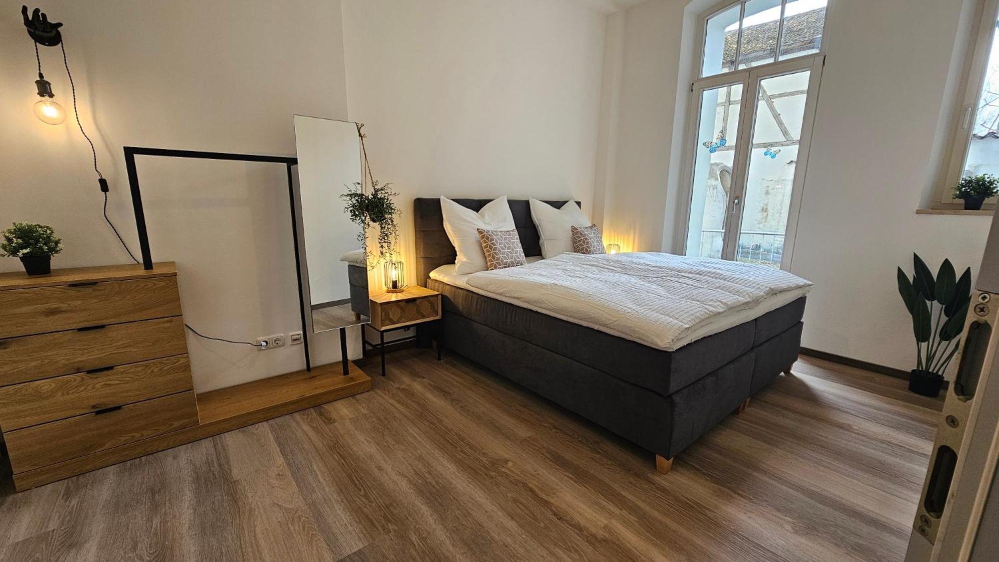 Apartment Yfb-170m2 Fuer Bis Zu 15, Modern, 1min Zu Ubahn, Ruhige Lage, Parkplaetze, Wifi, Netflix, Kindergerecht Nuremberg