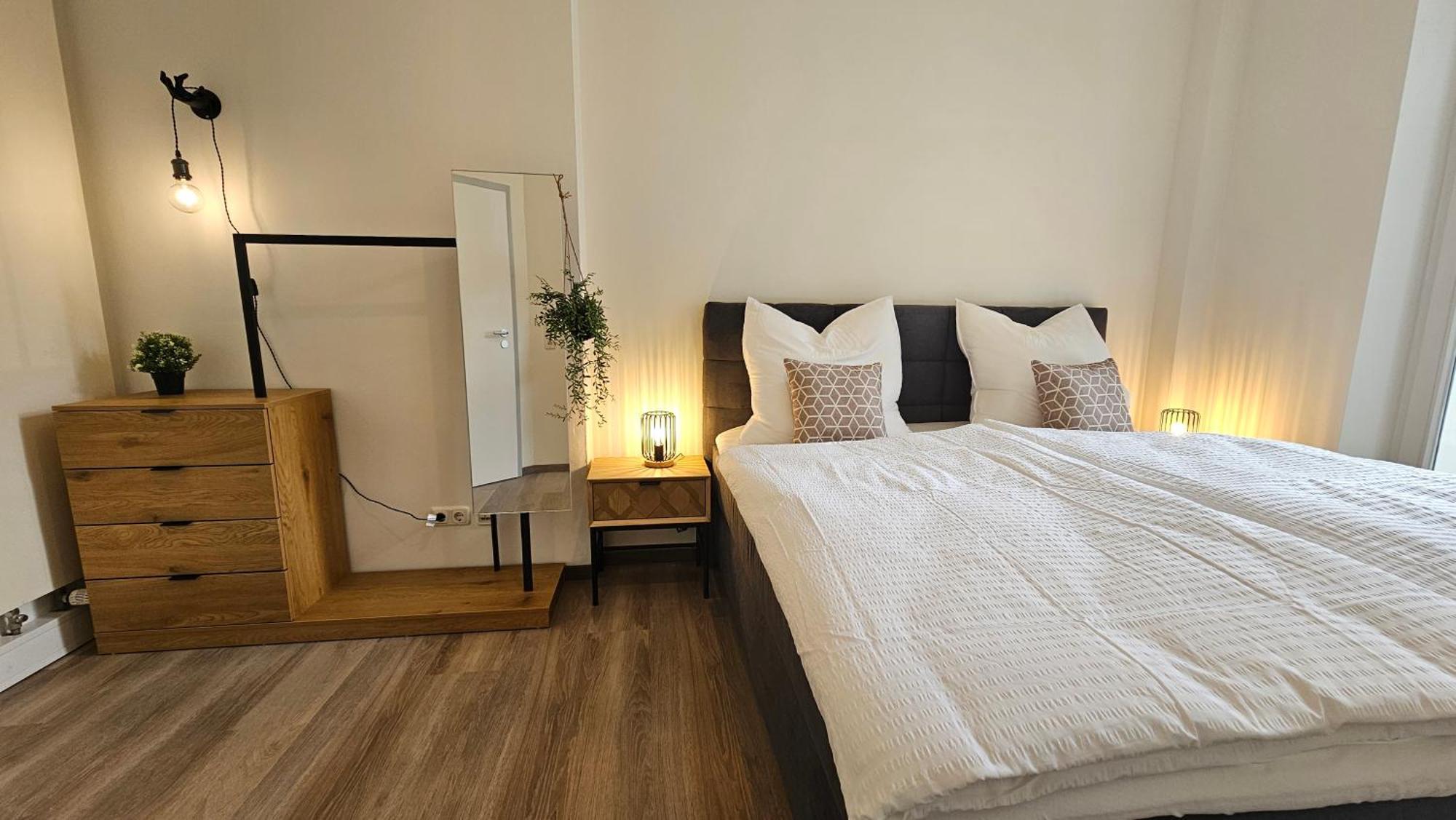Apartment Yfb-170m2 Fuer Bis Zu 15, Modern, 1min Zu Ubahn, Ruhige Lage, Parkplaetze, Wifi, Netflix, Kindergerecht Nuremberg